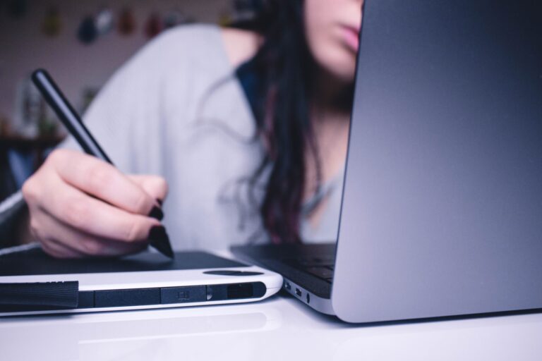 Ambientes de aprendizaje autodirigido en el aula invertida