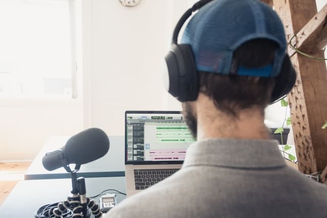 Cómo mejorar la calidad de audio de tus clases en línea - Pódcast